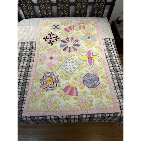 VTG Handmade Patchwork Quilt Dresden Plate Embroidery Floral Crochet Baby Pink - Picture 1 of 12
